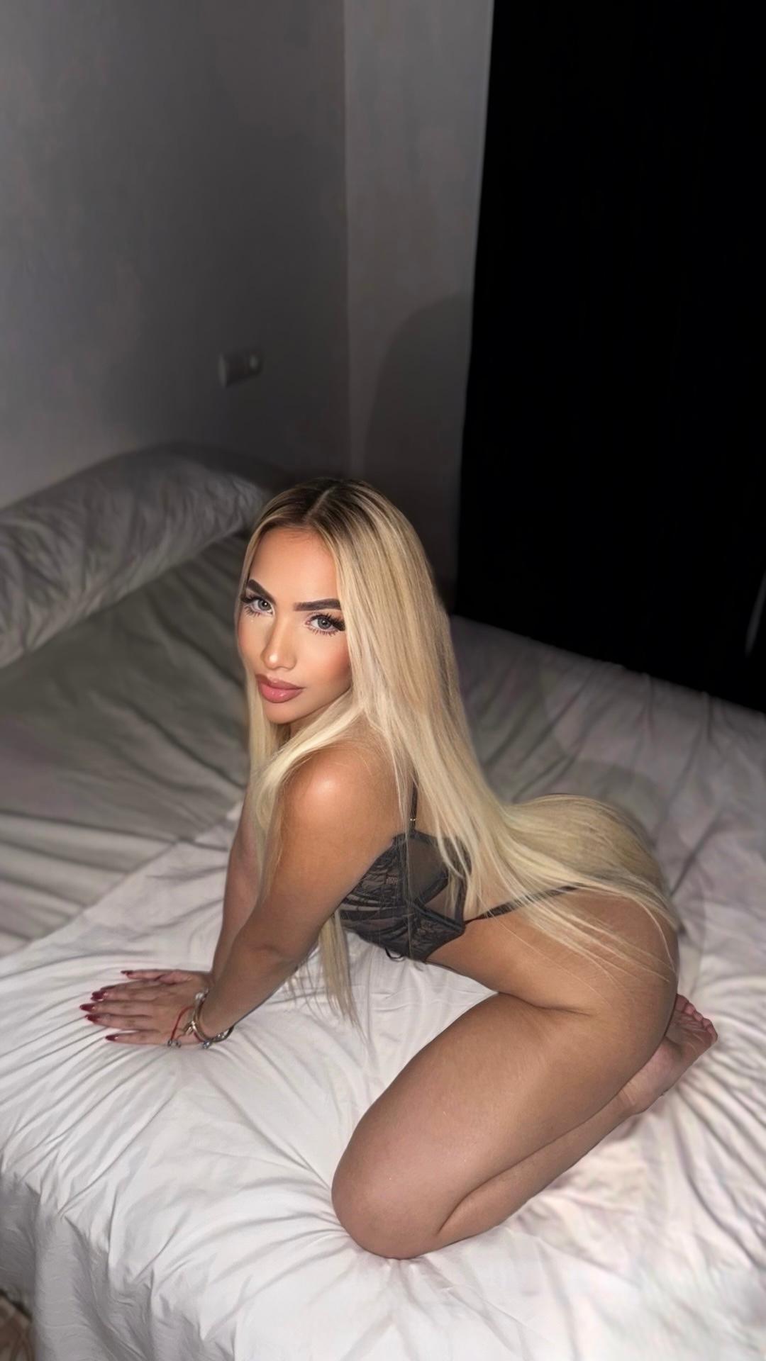 Escort - ZOE - Ibiza Tops